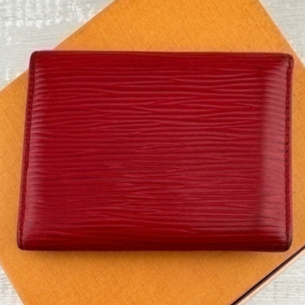 AUTHENTIC Louis Vuitton key holder. Previously owned. Color: Castilian red. - Picture 14 of 16